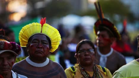 Verschiedene-Indigene-Stämme-Versammeln-Sich-In-Brasilien,-Um-Gegen-Die-Landabgrenzung-Zu-Protestieren