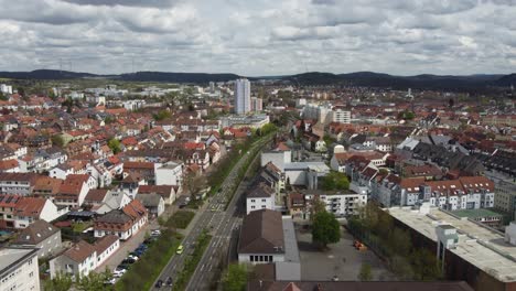 Straßenverkehr-Und-Architektonische-Identität-In-Der-Deutschen-Stadt-Kaiserslautern