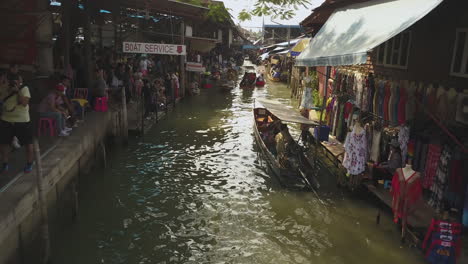 Busy-Water-Canal-Traffic-in-Floating-Market,-Thailand