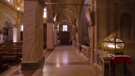 Innenraum-Der-Kirche-San-Giacomo-In-Soncino-In-Italien