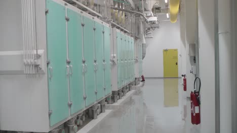 Large-Vibration-Tanks-Sifting-Flour-Inside-Factory
