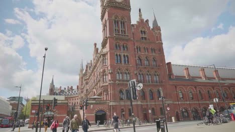 St-Pancras-International-back-to-its-very-busy-self-with-a-zoom-out-and-slight-drop-to-the-public
