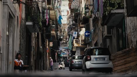 Bustling-alley-view-in-Naples'-Spanish-Quarters