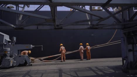 Dockworkers-Placing-Mooring-Line-On-A-Bollard-Attached-To-A-Dock-In-Paradip,-India