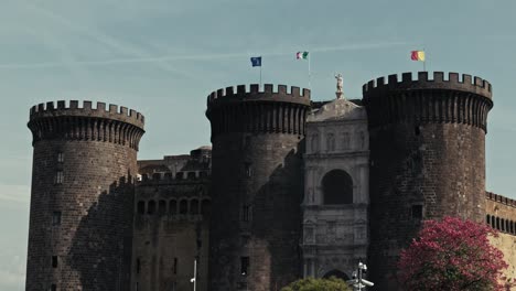 Castel-Nuovo's-iconic-towers,-Naples-skyline
