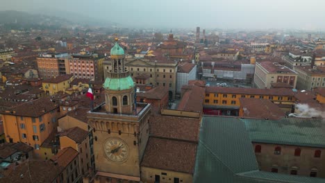 Aerial-Pullback-Reveals-Bologna-Town-Hall,-Palazzo-d'Accursio-in-Piazza-Maggiore
