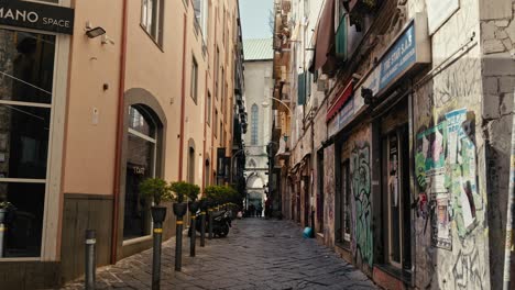 Quiet-Alleyway-in-Naples,-Italy