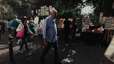 Art-vendor-at-Naples-street-market,-Italy
