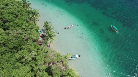 Aerial-shot-of-boats-on-Estrella-beach-located-in-the-Caribbean-Sea,-Panama