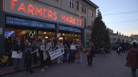 Protestors-sing-carols-in-front-of-pikes-market