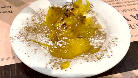 Eiersüßigkeit,-Eine-Sehr-Traditionelle-Delikatesse-In-Lissabon,-Portugal