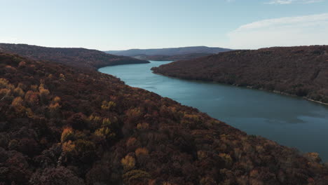Scenic-Nature-Landscape-At-Lake-Fort-Smith-State-Park,-Arkansas,-USA---Aerial-Shot