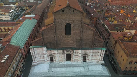 Fixed-View-of-Basilica-San-Petronio-in-Bologna's-Piazza-Maggiore-Square