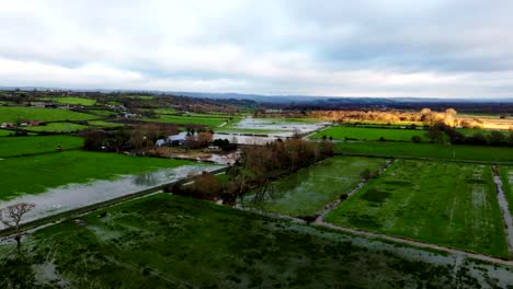 Inundaciones-Y-Daños-Por-Agua-En-Los-Campos-De-Somerset,-Inglaterra