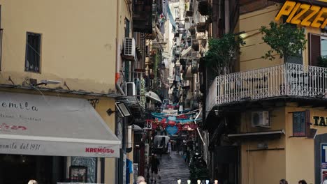 Narrow-alley-in-Naples'-Spanish-Quarters,-Italy