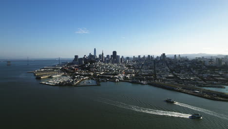 Flying-around-the-coastline-of-San-Francisco,-sunny-day-in-USA---Aerial-view