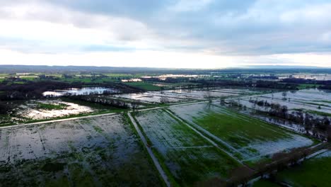Campos-Inundados-Y-Anegados-De-Agua,-Somerset,-Inglaterra