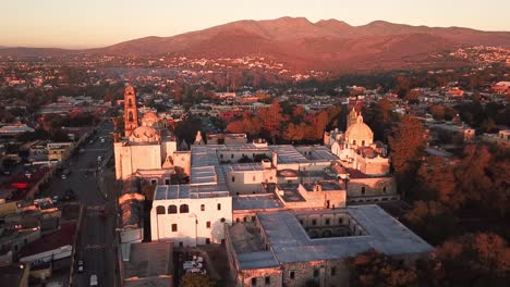 Static-drone-shot-of-sunrise-over-the-Viceroyalty-Museum-in-Tepotzotlan,-Mexico