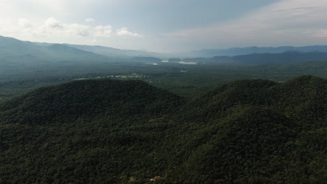 Naturschutzgebiet-Kalon-Song-Mao-In-Vietnam,-Luftaufnahme-Vom-Sockel