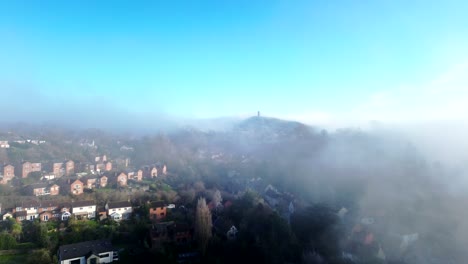 Glastonbury-Tor-In-Nebel-Gehüllt