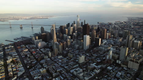 Panoramic-drone-shot-circling-the-sunlit-city-center-of-San-Francisco,-California,-USA