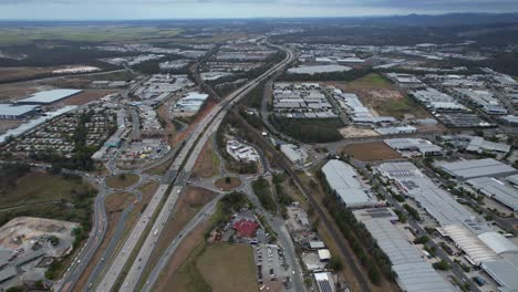 Daytime-Traffic-On-Pacific-Motorway-In-Yatala,-Gold-Coast,-Queensland