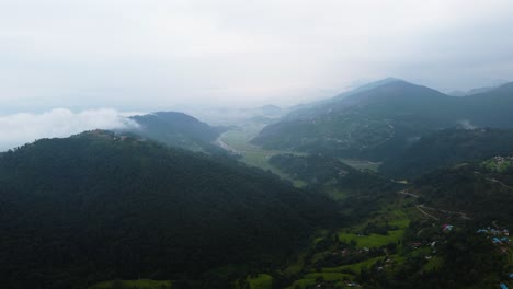Niebla-Sobre-El-Paisaje-Montañoso-Por-La-Mañana-En-Nepal
