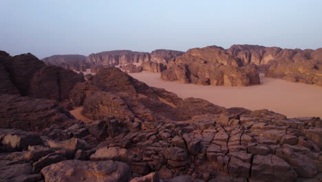 Amanecer-Sobre-El-Parque-Nacional-Tassili-N&#39;ajjer-En-El-Desierto-Del-Sahara