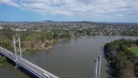 Puente-Eleanor-Schonell,-También-Conocido-Como-Puente-Verde-Que-Cruza-El-Río-Brisbane-En-Dutton-Park,-Queensland,-Australia