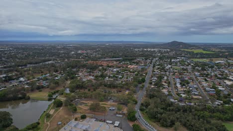 Panorama-De-Parques-De-Ocio-A-Orillas-Del-Río-En-El-Suburbio-De-Loganholme,-Logan-City,-Queensland,-Australia