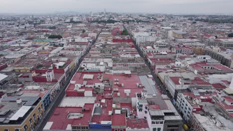 Aerial-shot-passing-between-the-two-towers-of-the-cathedral-of-Puebla-Mexico