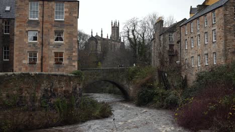 Wasser-Von-Leith-Fließt-Durch-Dean-Village-In-Edinburgh
