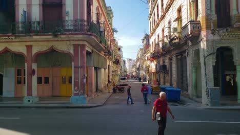 Alte-Farbige-Stadt-La-Havanna,-Kuba-In-Zeitlupe