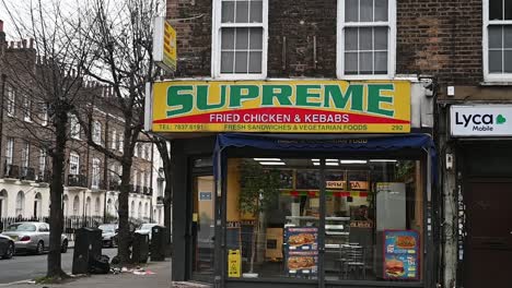 Supreme,-Gebratenes-Hähnchen-Und-Kebabs,-London,-Vereinigtes-Königreich