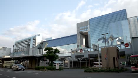 Vista-Exterior-De-La-Estación-De-Kioto-Desde-Shiokoji-Dori.