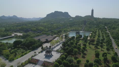 Erstaunlicher-Tempel-In-Ninh-Binh,-Vietnam,-Drohne-4k,-Luftaufnahme-In-Südostasien,-Natur