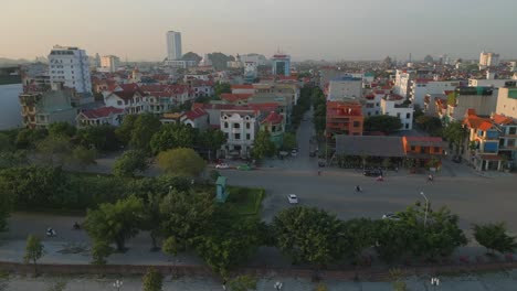 Vista-Aérea-De-La-Ciudad-De-Ninh-Binh,-Vietnam,-Sudeste-De-Asia