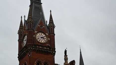 St-Pancreas-Clock-at-Three-PM,-London,-United-Kingdom