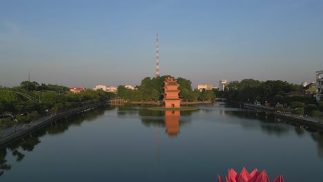 Ninh-Binh,-Vietnam,-Drone-Natural-4k,-Vista-Aérea-En-El-Templo,-Sudeste-Asiático