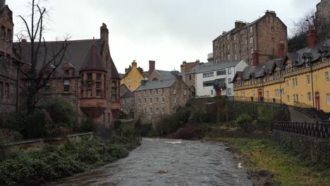 Famous-tourist-spot-in-Edinburgh,-Dean-Village