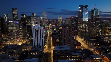 Stadtlichter-Der-Innenstadt-Von-Denver,-Colorado,-USA-Bei-Nacht