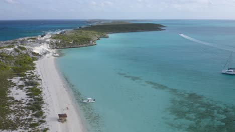Tropisches-Ausflugsziel-Auf-Den-Exumas-Bahamas-Inseln,-Luftaufnahme
