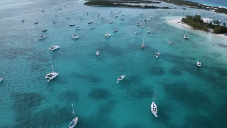 Nautisches-Segelboot-Abenteuerreiseziel-In-Hope-Town,-Bahamas,-Luftaufnahme