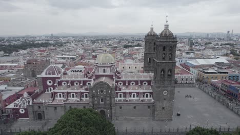 Static-aerial-shot-of-the-cathedral-of-Puebla