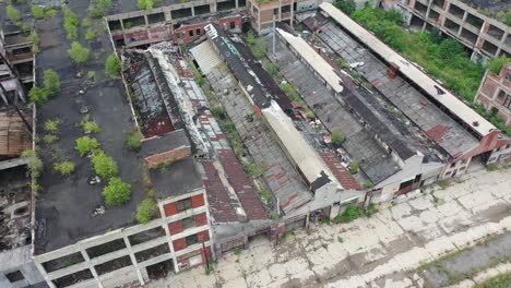 Aerial-View-of-rotting-buildings-in-Detroit