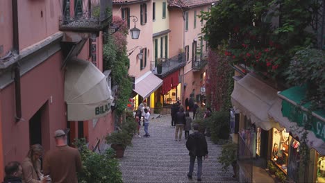 Tourists-in-Bellagio-Town-near-Lake-Como