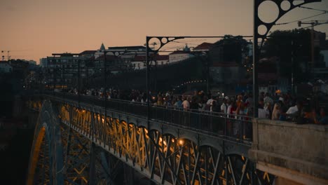 Many-Tourist-on-Bridge-of-South-European-City-Tourist-Attraction,-Busy-Tourist-Spot-with-Crowd-of-People