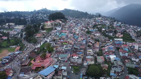 Drone-shot-of-Kodaikanal-town-with-Sacred-Heart-Church-in-view-under-an-overcast-sky,-Dindigul,-Tamil-Nadu,-India