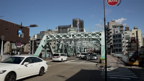 Verkehr-über-Die-Saigawa-Ohashi-Brücke-In-Kanazawa,-Japan-Entlang-Der-Nationalstraße-157