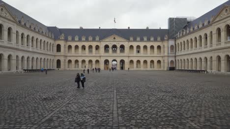 Yard-of-Les-Invalides-Museum-in-Paris-on-Gloomy-Cloudy-Day-in-Aurumn